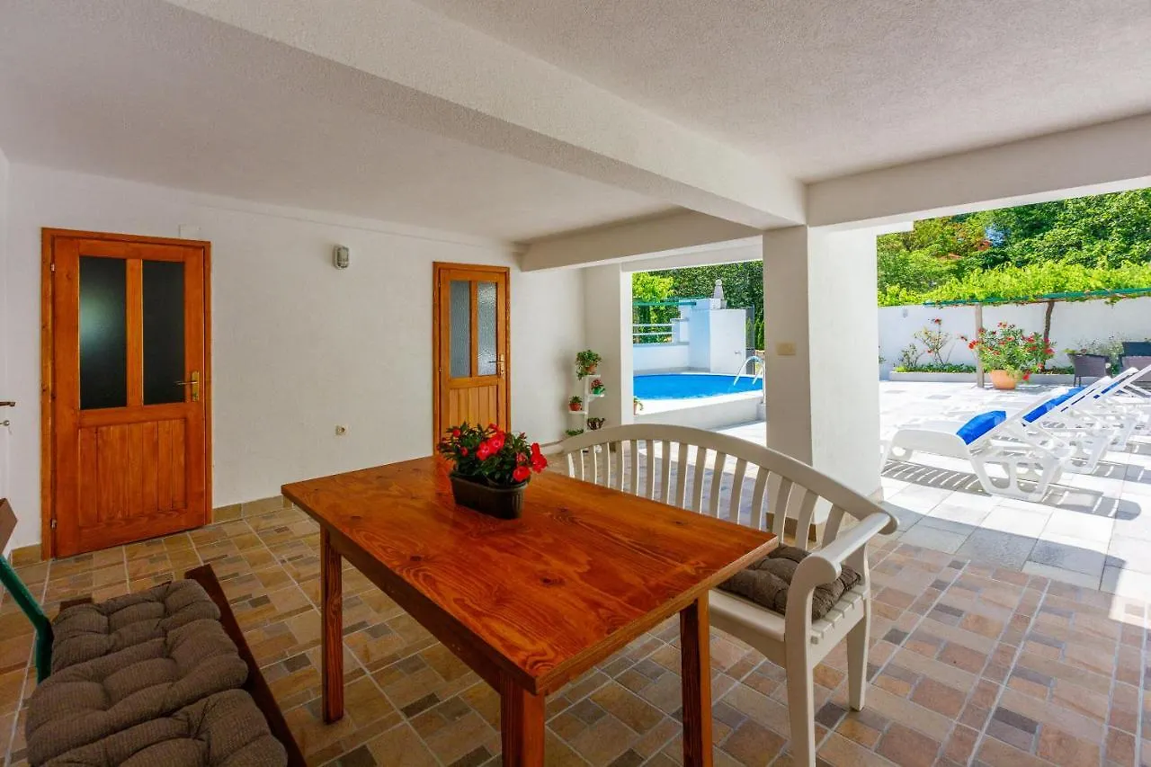 Vila House Annie Drivenik
