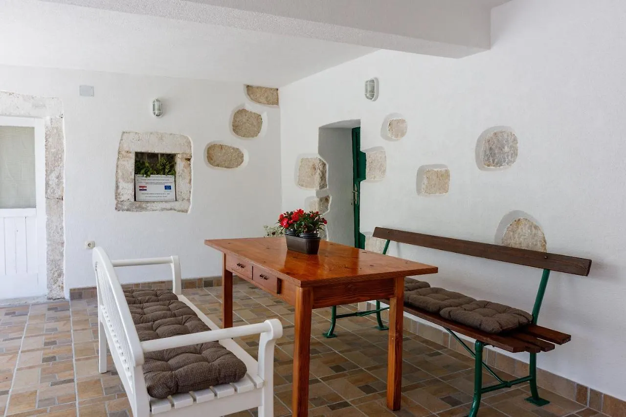 Vila House Annie Drivenik