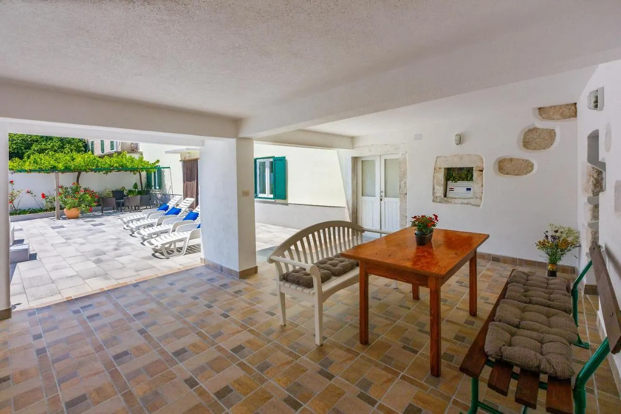 Vila House Annie Drivenik
